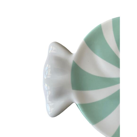 Peppermint Candy Shaped Appetizer Plate Set of 4 Holiday Mint & White Melamine - Picture 6 of 15